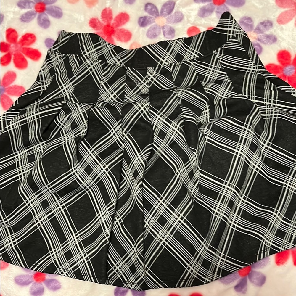 Chic Black and White Plaid Skirt